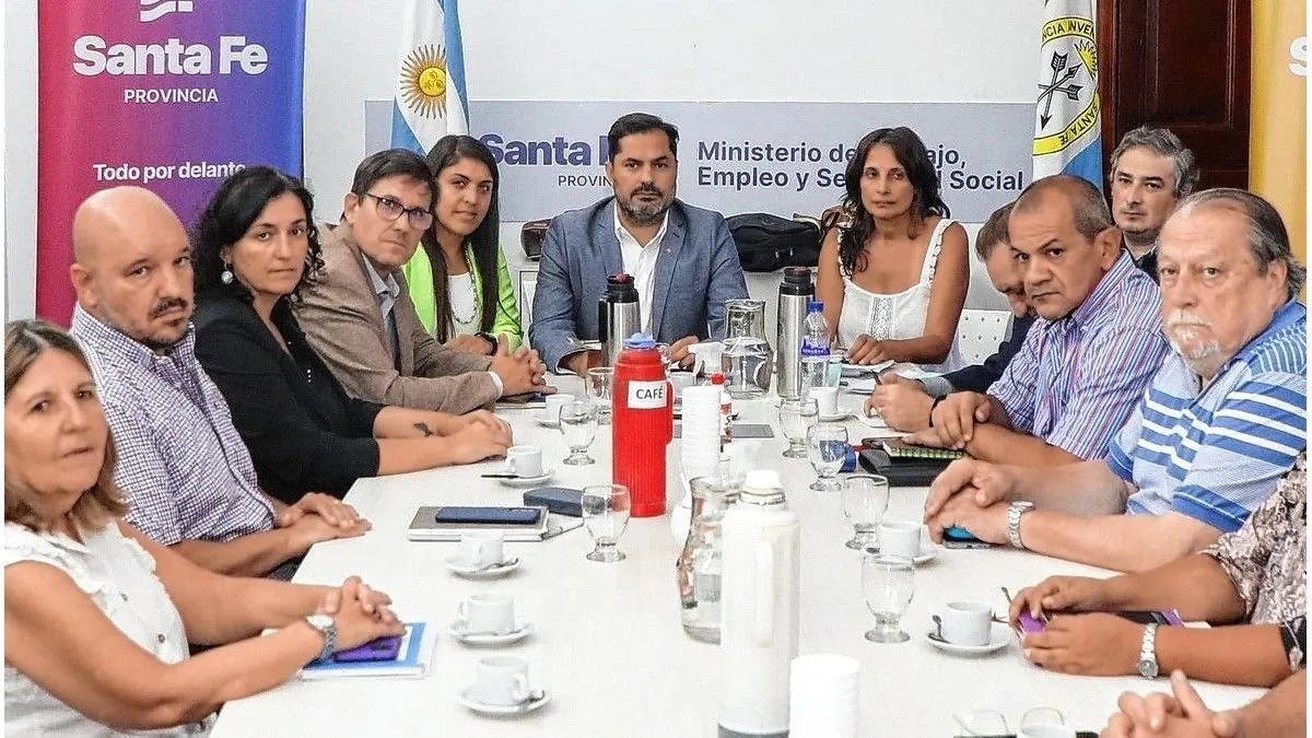 Docentes se&ntilde;alan que es falso que van a tener uno de los mejores salarios del pa&iacute;s