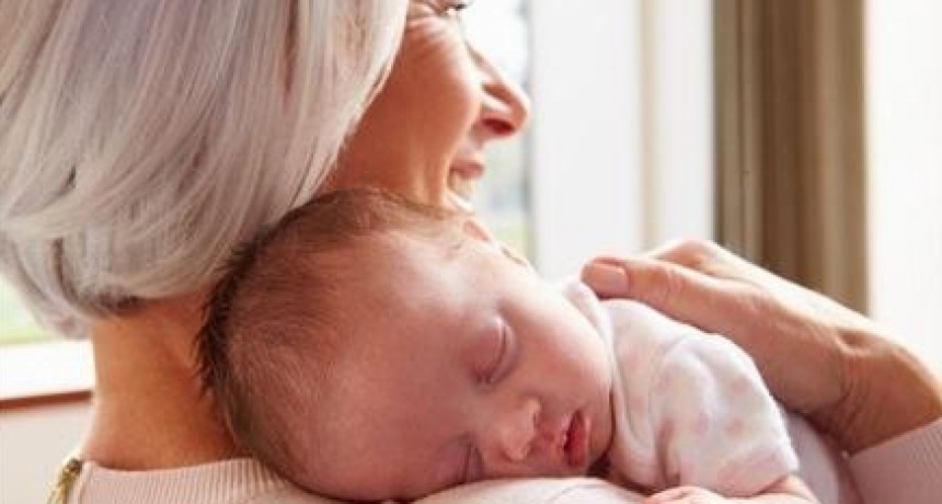 Le impuso un requisito a su hija para cuidar a su nieto y gener&oacute; un debate en las redes