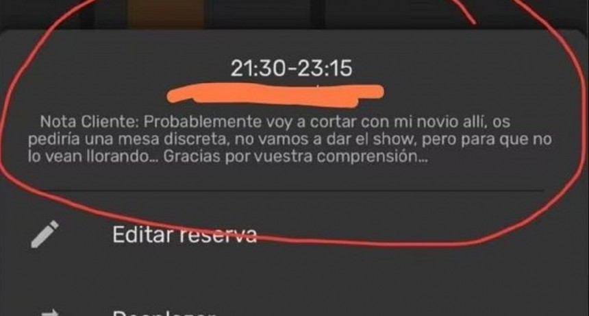Pide mesa discreta para cortar con su novio