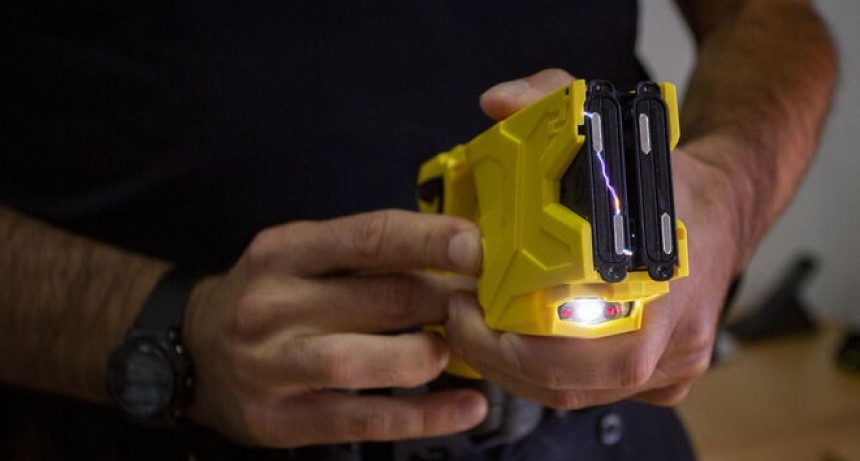 Empez&oacute; el debate de las pistolas Taser en Santa Fe