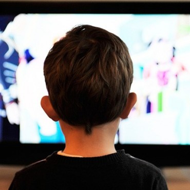 Dos de cada tres alimentos publicitados en canales infantiles son poco saludables