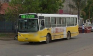 La polic&iacute;a detuvo a una pareja tras mantener una violenta discusi&oacute;n en un colectivo