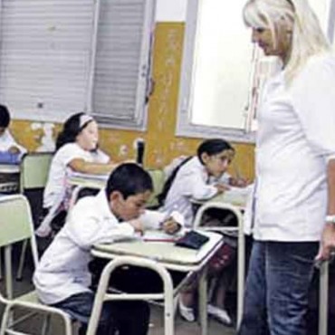 El salario docente cay&oacute; casi diez por ciento el a&ntilde;o pasado 