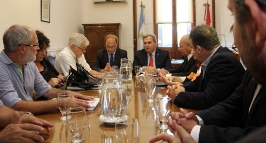 La provincia ofreci&oacute; paritarias con cl&aacute;usula gatillo sujeta a la recaudaci&oacute;n fiscal