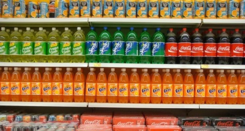 La venta de gaseosas baj&oacute; 21 % interanual en enero.