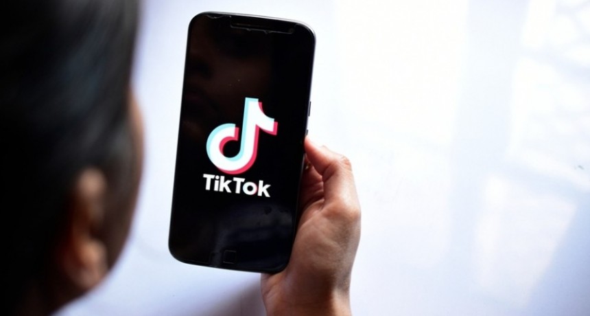 Especialistas recomiendan actualizar App de redes sociales para evitar Cyber Delitos