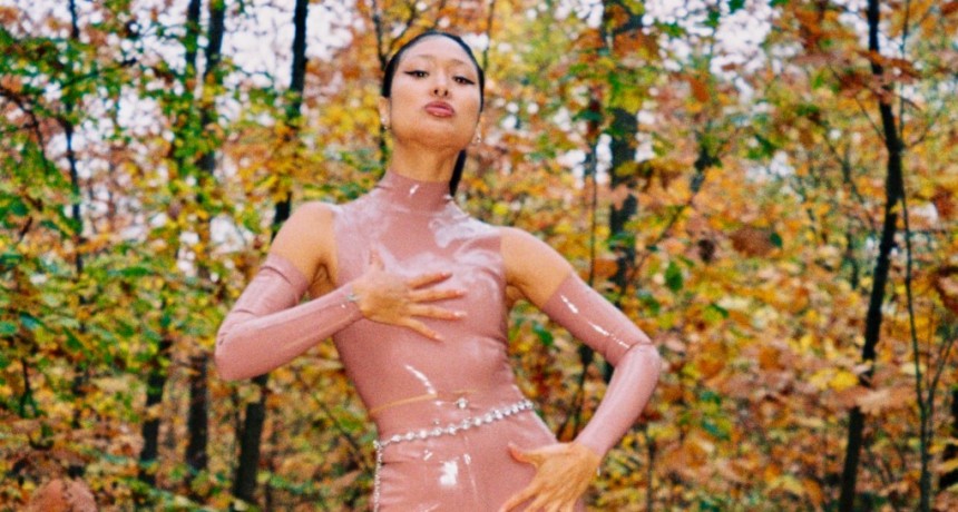 Yoggat&oacute;n: la pr&aacute;ctica que fusiona yoga y reggaet&oacute;n