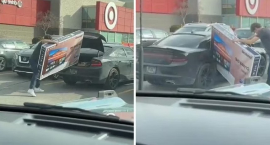 Hombre intenta meter una TV gigante en su auto