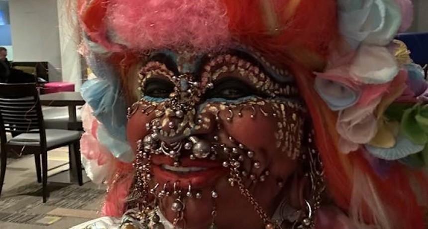  Una mujer rompe record con m&aacute;s de 15 mil piercings en su cuerpo