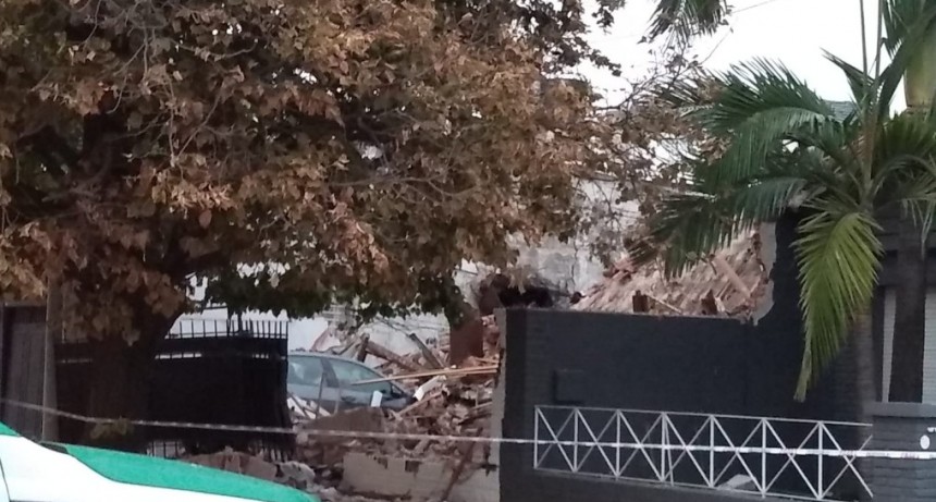 Contin&uacute;an los trabajos en la casa de 1&ordm; de mayo al 3600 que explot&oacute; por una supuesta fuga de gas