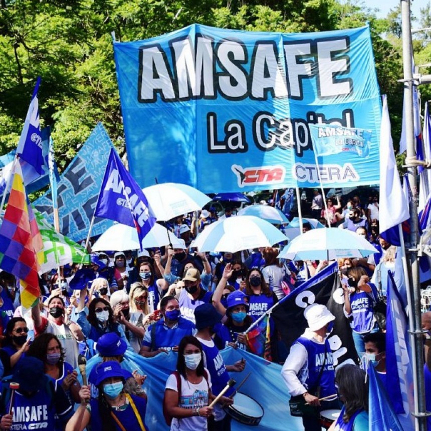 Contin&uacute;a la paritaria docente