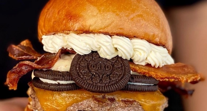 Presentan la hamburguesa con oreo