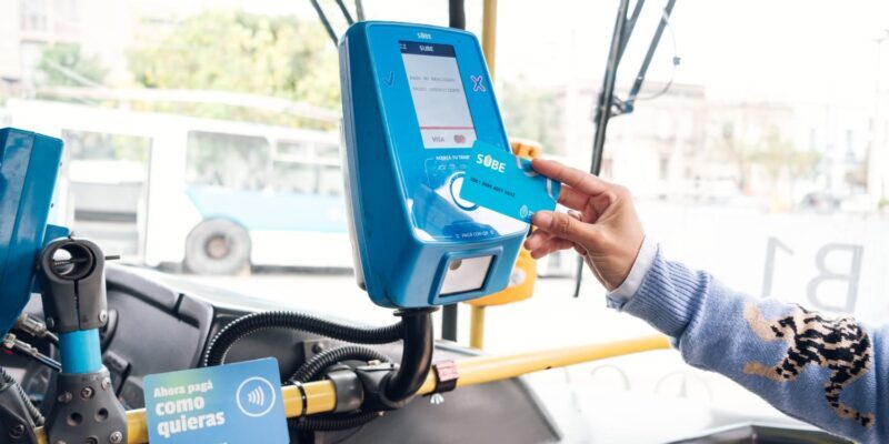 Empresarios de colectivos advierten que para pagar subas salariales el boleto deber&iacute;a aumentar $250