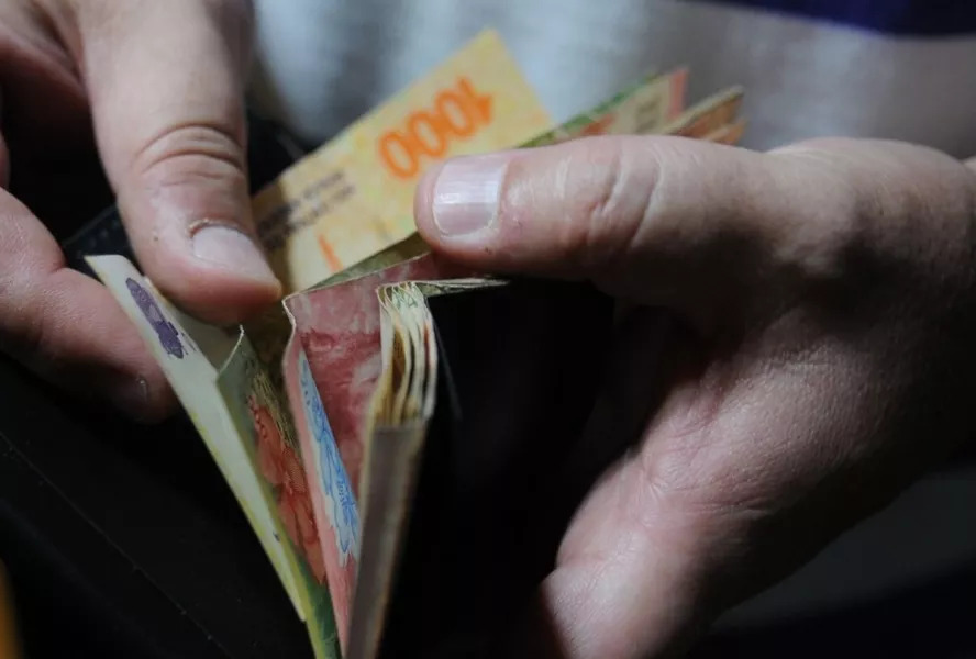 Los salarios formales cayeron contra la inflaci&oacute;n