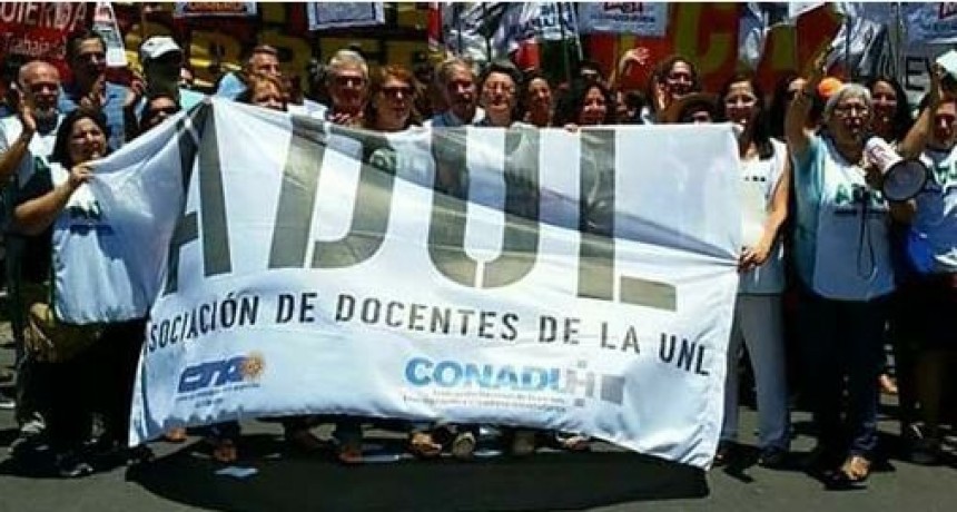 Docentes universitarios paran 10 y 11 de abril 