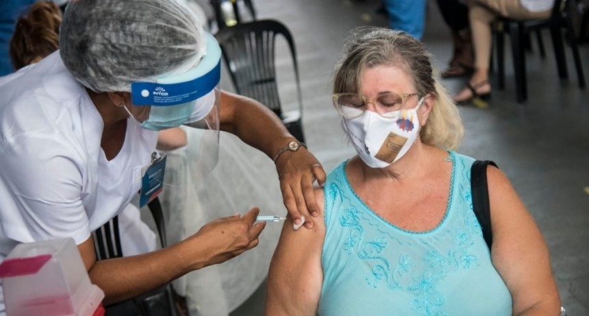 M&aacute;s de 53 mil docentes y asistentes escolares fueron vacunados contra el covid en la provincia