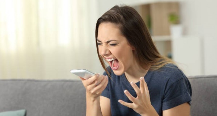 Presentan l&iacute;nea telef&oacute;nica para gritar