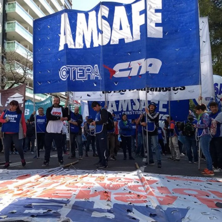  Docentes definen el plan de lucha