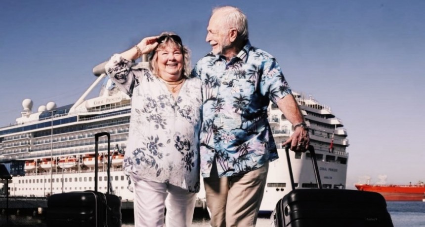 Jubilados pasean por cruceros para evitar el geri&aacute;trico