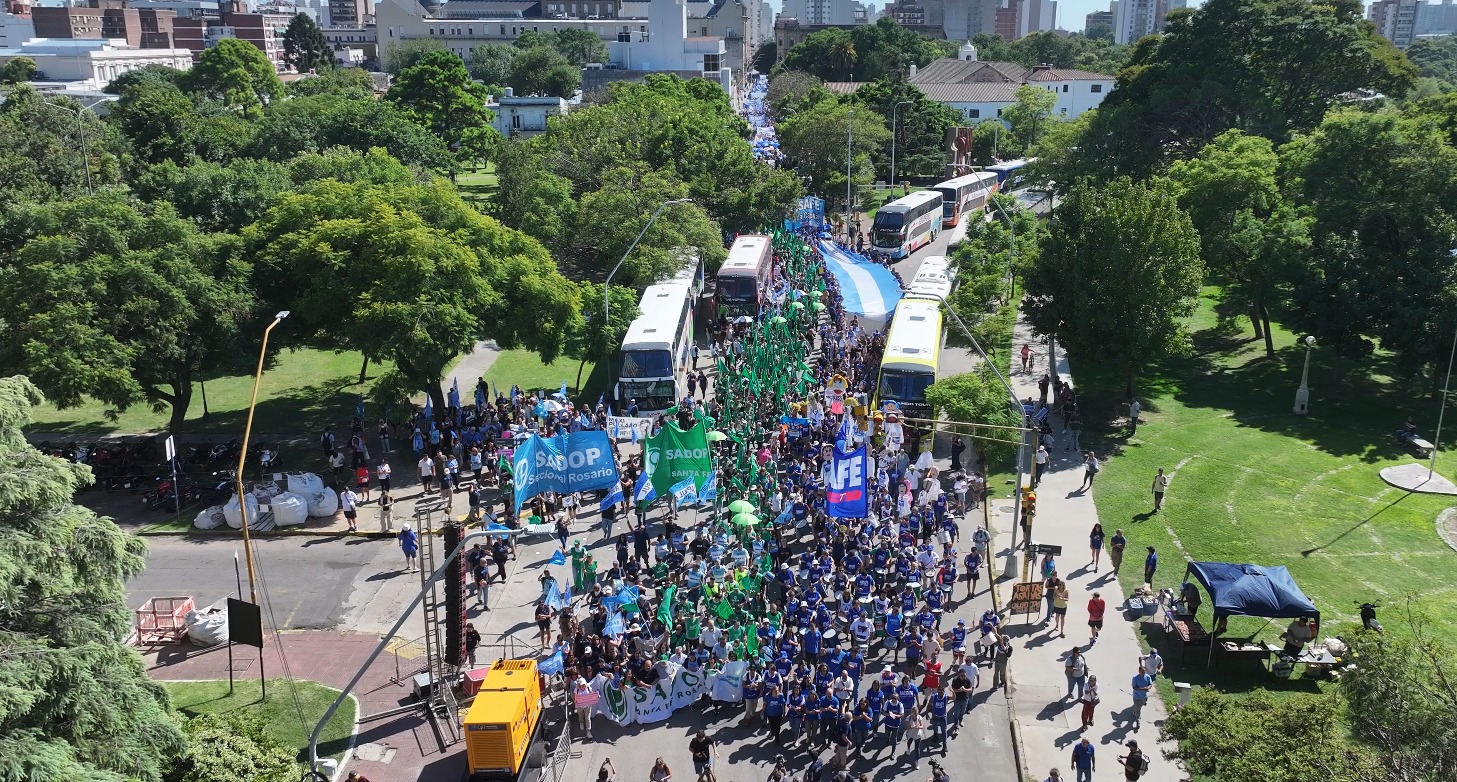 Docentes realizan el recorrido de la carpa blanca por toda la provincia