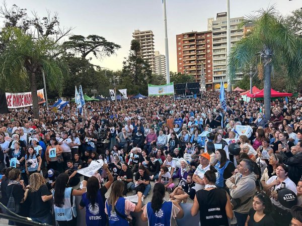 Masiva marcha en Santa Fe a 50 a&ntilde;os del &uacute;ltimo Golpe de Estado