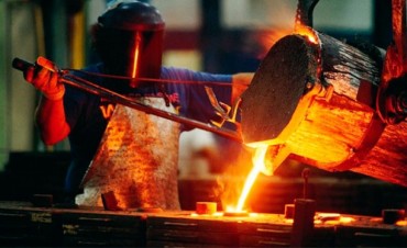 La producci&oacute;n fabril retrocedi&oacute; nueve por ciento durante febrero