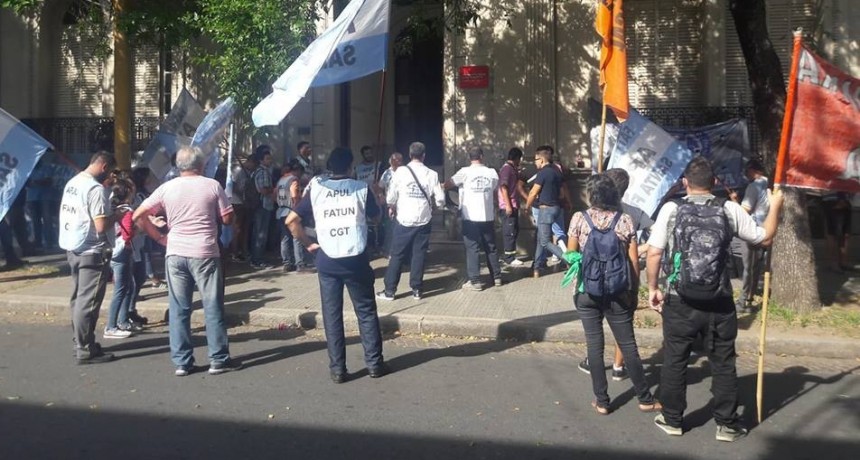 La audiencia por el despido de los 8 trabajadores de la estaci&oacute;n de servicio contin&uacute;a el viernes