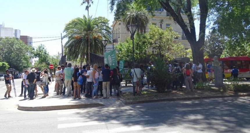 Los cient&iacute;ficos marchan en Santa Fe