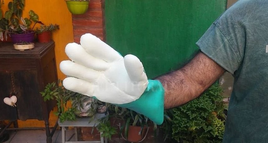 Un grupo de santotomesinos cre&oacute; un prototipo de guantes que inhibir&iacute;a al coronavirus