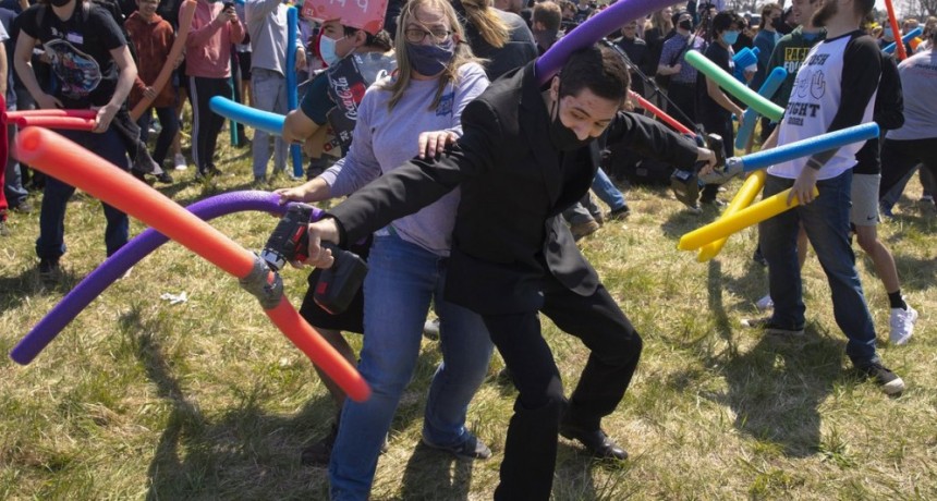 Cientos de personas llamadas "Josh" se enfrentaron para quedarse con el nombre