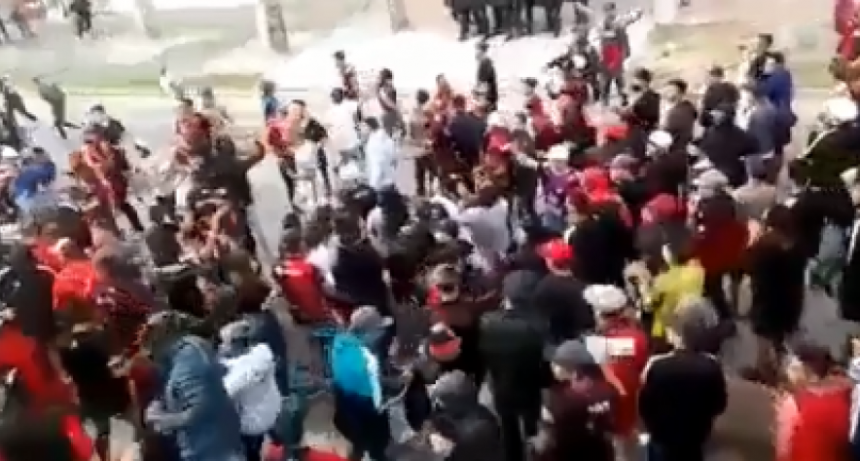 Cuatro polic&iacute;as heridos tras los disturbios en el ingreso a Col&oacute;n   