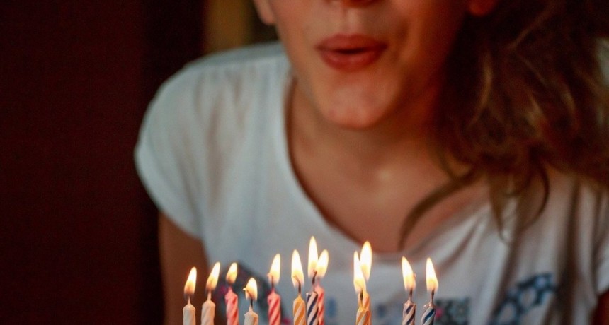 Recomiendan que nunca se deben soplar las velas: Los mal pensadas/os abstenerse