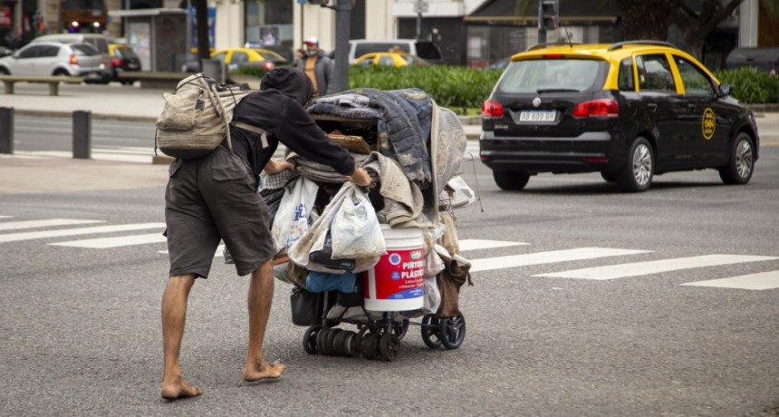 Una familia tipo argentina necesit&oacute; casi 90 mil pesos en marzo para no caer en la pobreza