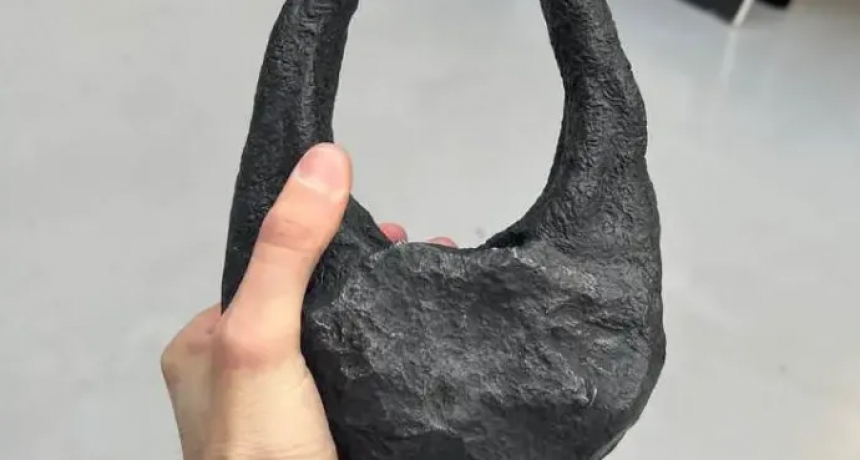 Empresa francesa lanza una cartera hecha de meteorito