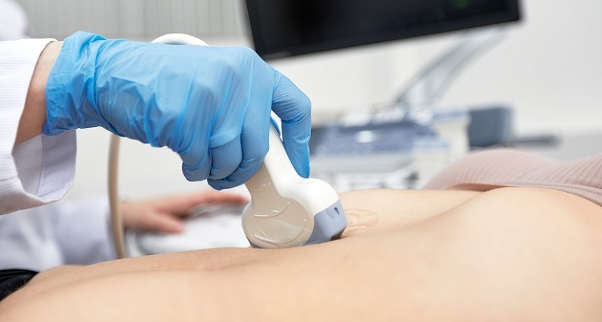 Mujer se asust&oacute; cuando su ginec&oacute;loga la felicitaba tras revisar una ecograf&iacute;a 