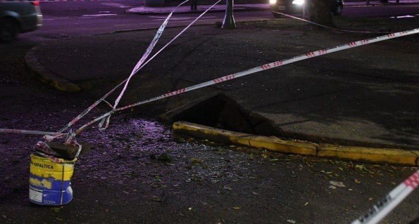  El socav&oacute;n en Boulevard y 9 de julio mide 6 por 3 metros