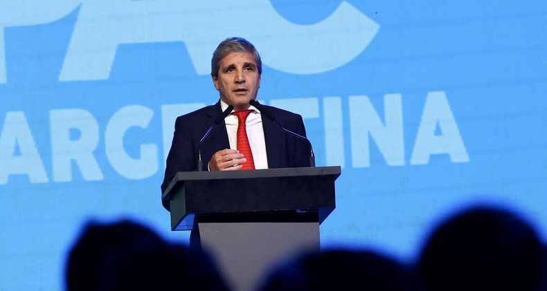 El Gobierno prepara medidas para incentivar el uso de d&oacute;lares