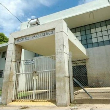 El hospital Mira y L&oacute;pez cierra su puerta de ingreso por la noche