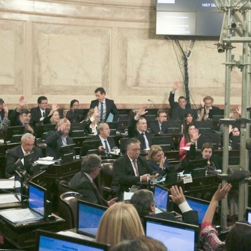 Dictamen favorable para tratar el proyecto contra el tarifazo en el Senado 