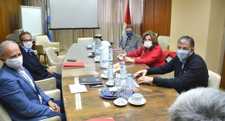 Contin&uacute;a la negociaci&oacute;n por la deuda por obra p&uacute;blica