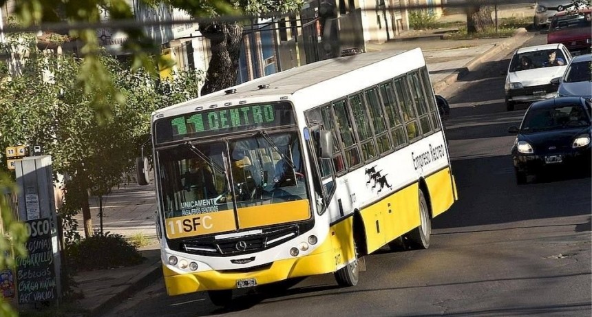 Vuelven a reunirse empresarios de colectivos, UTA y el gobierno