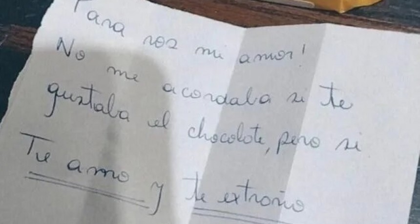 Envi&oacute; un chocolate con dedicatoria amorosa y ella lo public&oacute; en redes dej&aacute;ndolo en la Friendzone