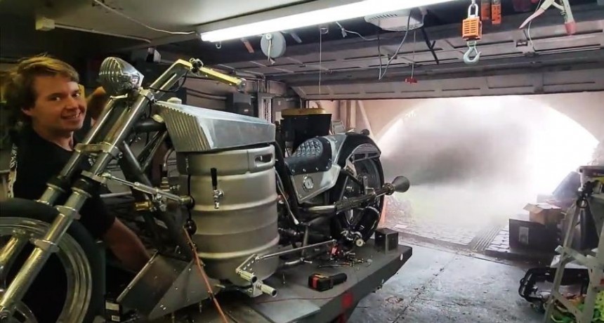 Inventor fabric&oacute; una moto que funciona a cerveza