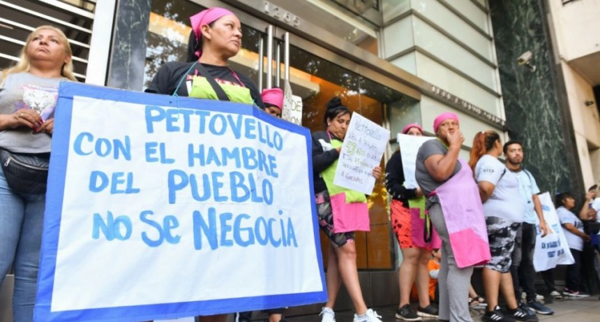 Ordenan que Pettovello distribuya los alimentos que Naci&oacute;n tiene en galpones