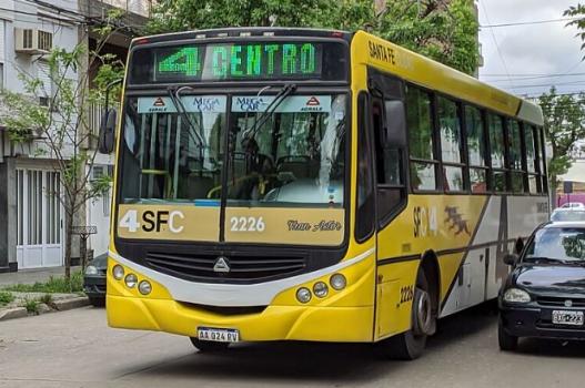 Buscan frenar el paro de colectivos del martes