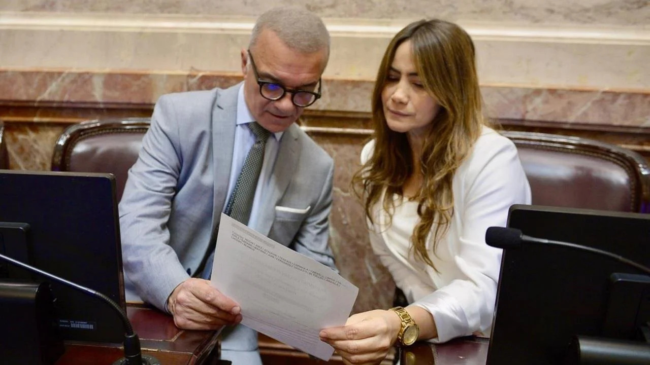 Dos senadores cambiaron su voto para rechazar Ficha Limpia