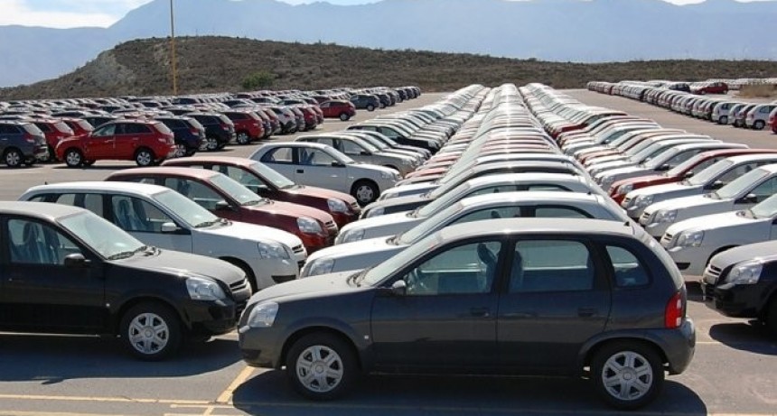 El patentamiento de autom&oacute;viles subi&oacute; m&aacute;s de seis y medio por ciento interanual en mayo 