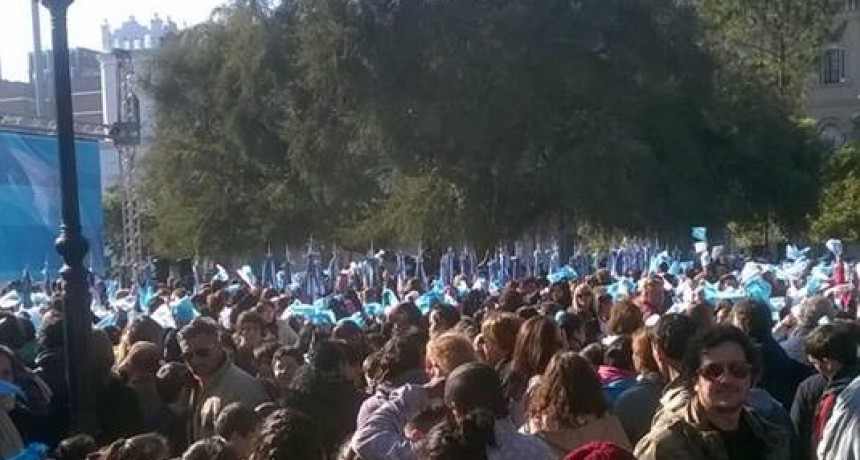 M&aacute;s de 13 mil alumnos santafesinos jurar&aacute;n lealtad a la Bandera