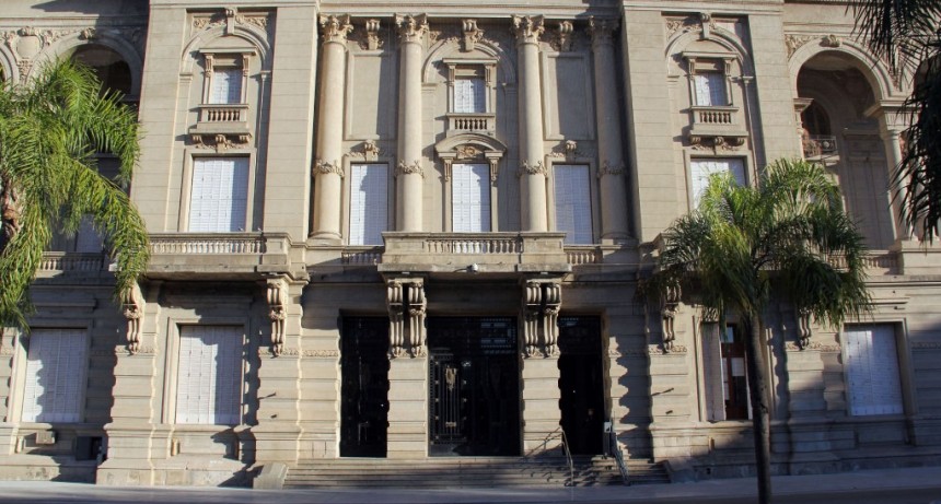 El Gobierno activar&aacute; la cl&aacute;usula gatillo para actualizar salarios de estatales santafesinos