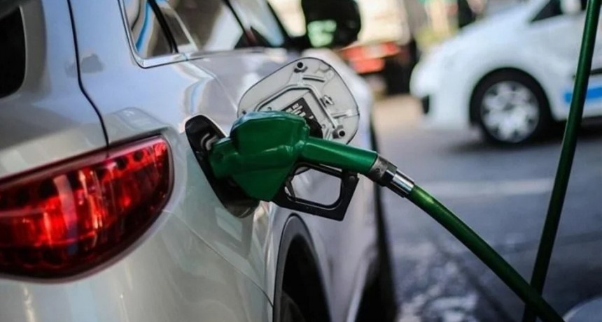 Subas de combustibles, prepagas y telefon&iacute;a para julio 